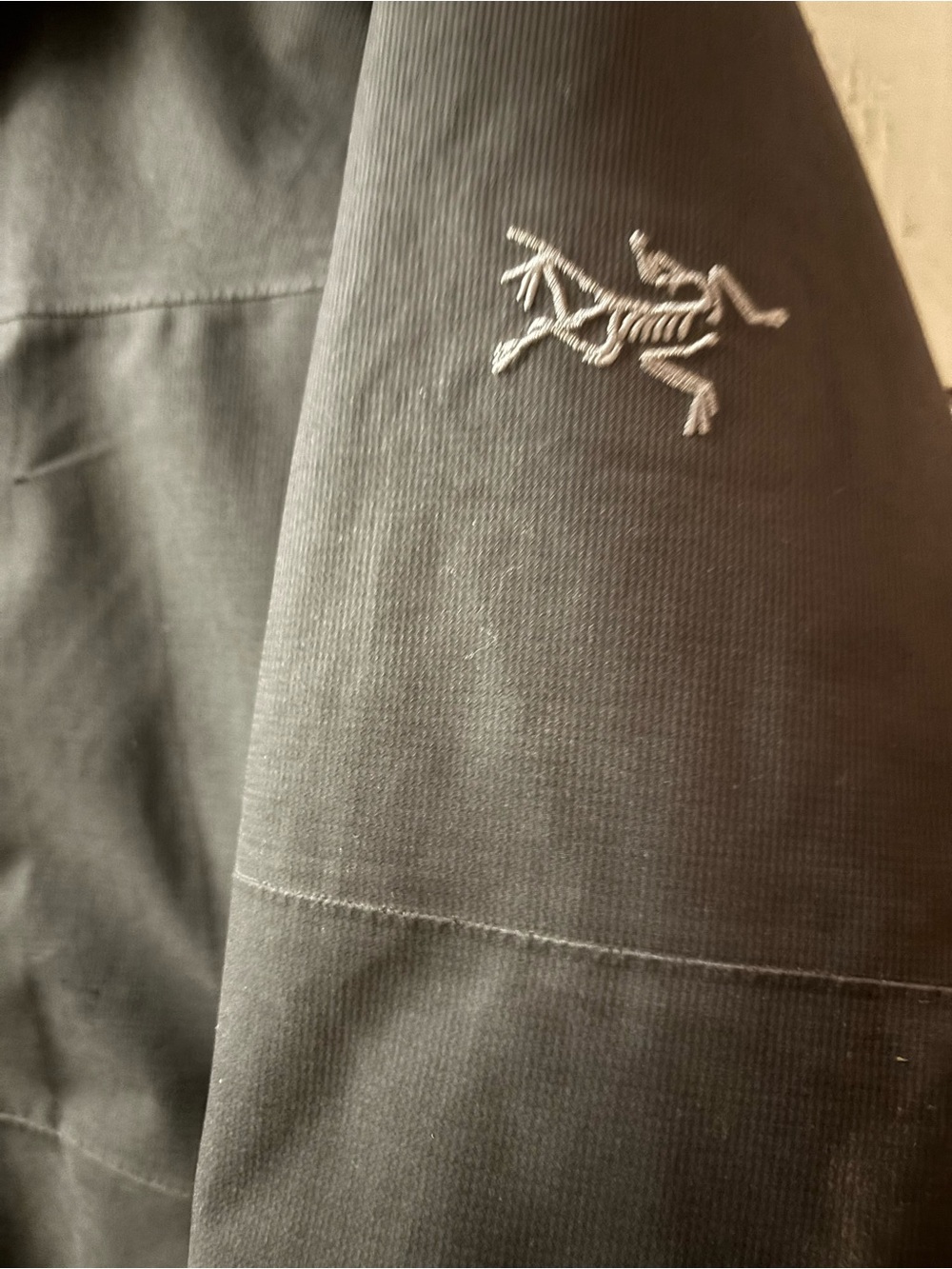Arc'teryx Therme Parka - Black Medium - best priced one around ! - Picture 2 of 7
